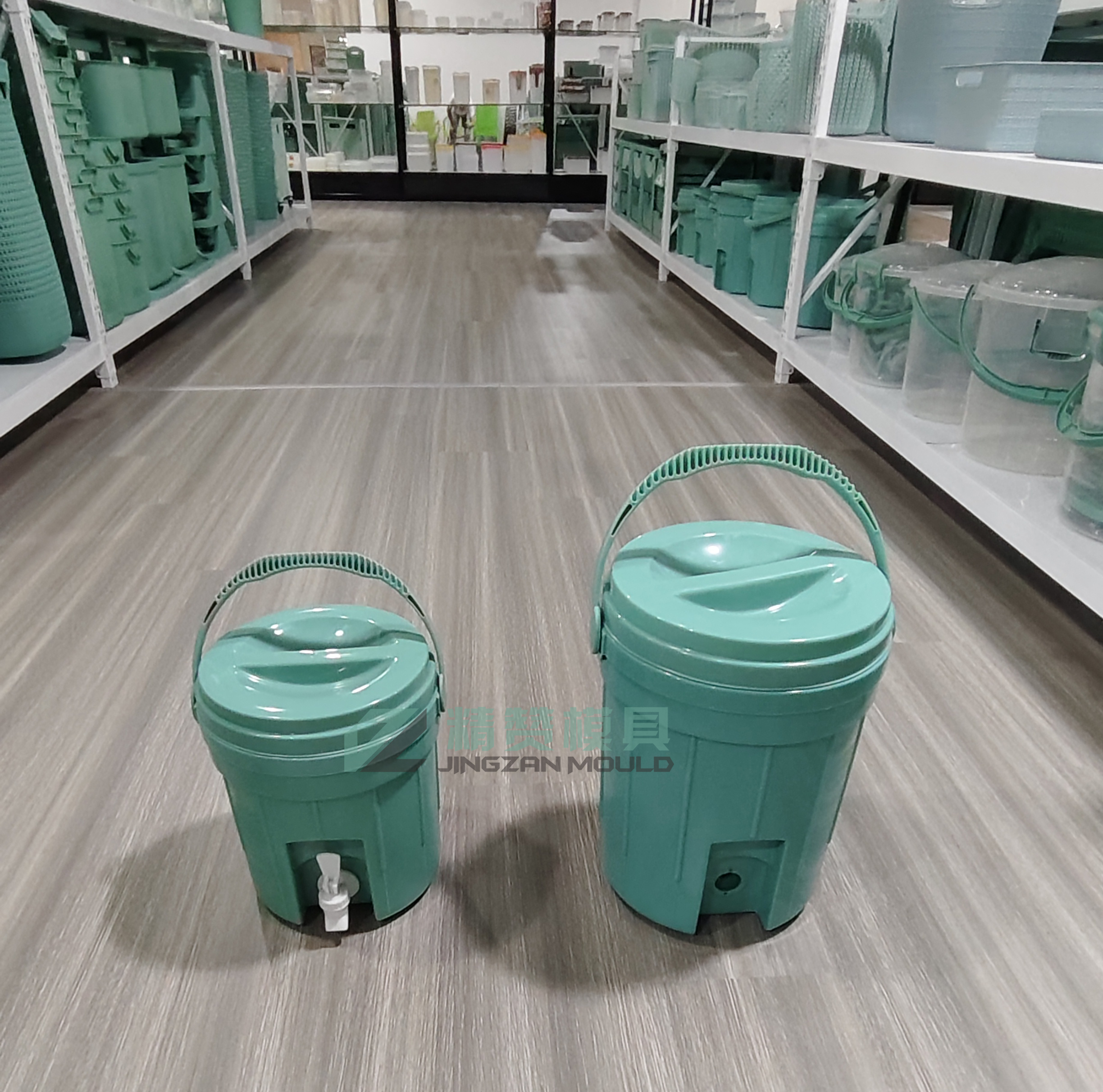 Plastic injection bucket mould