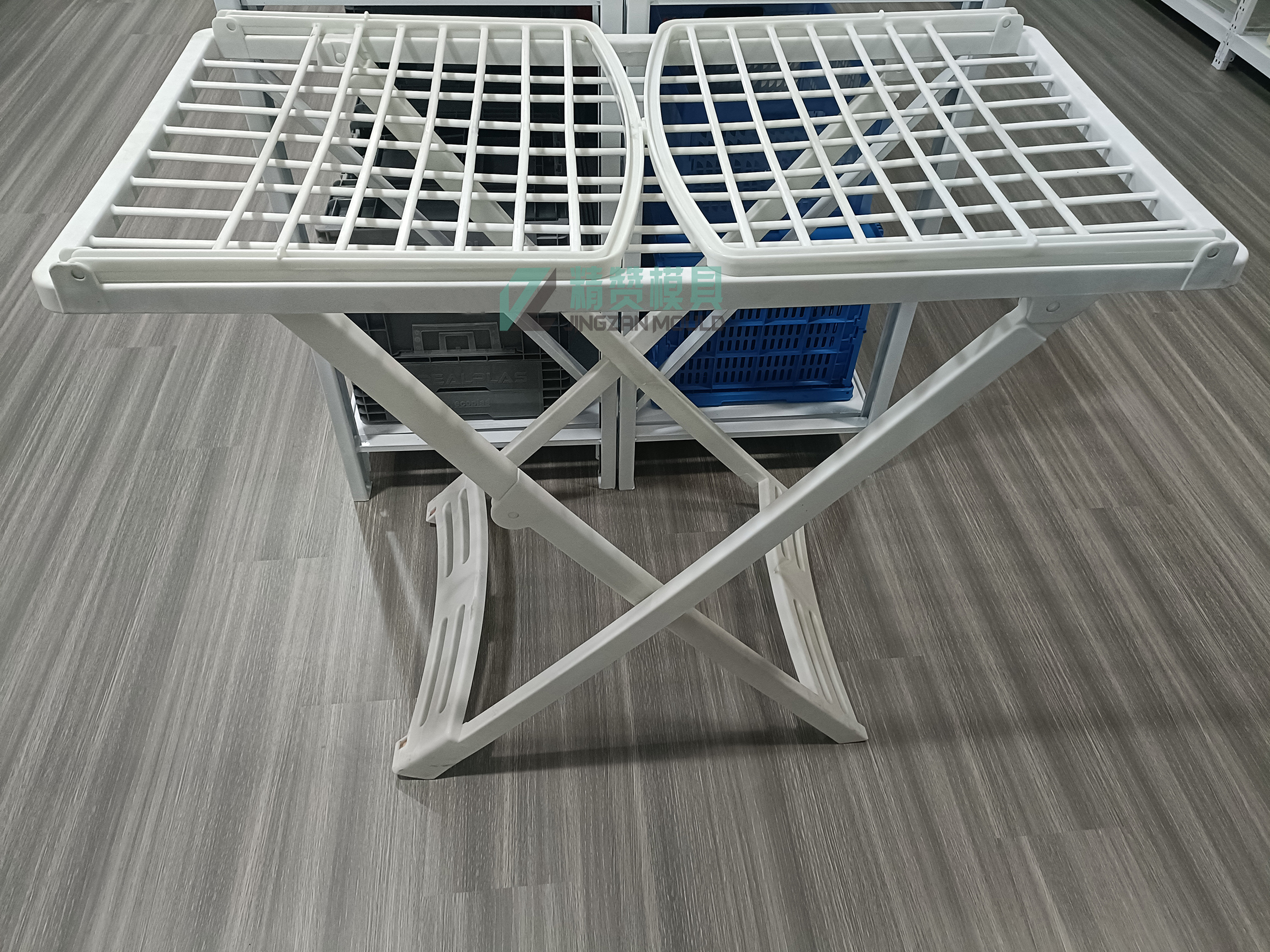 Plastic injection foldable clothes hanger mold 