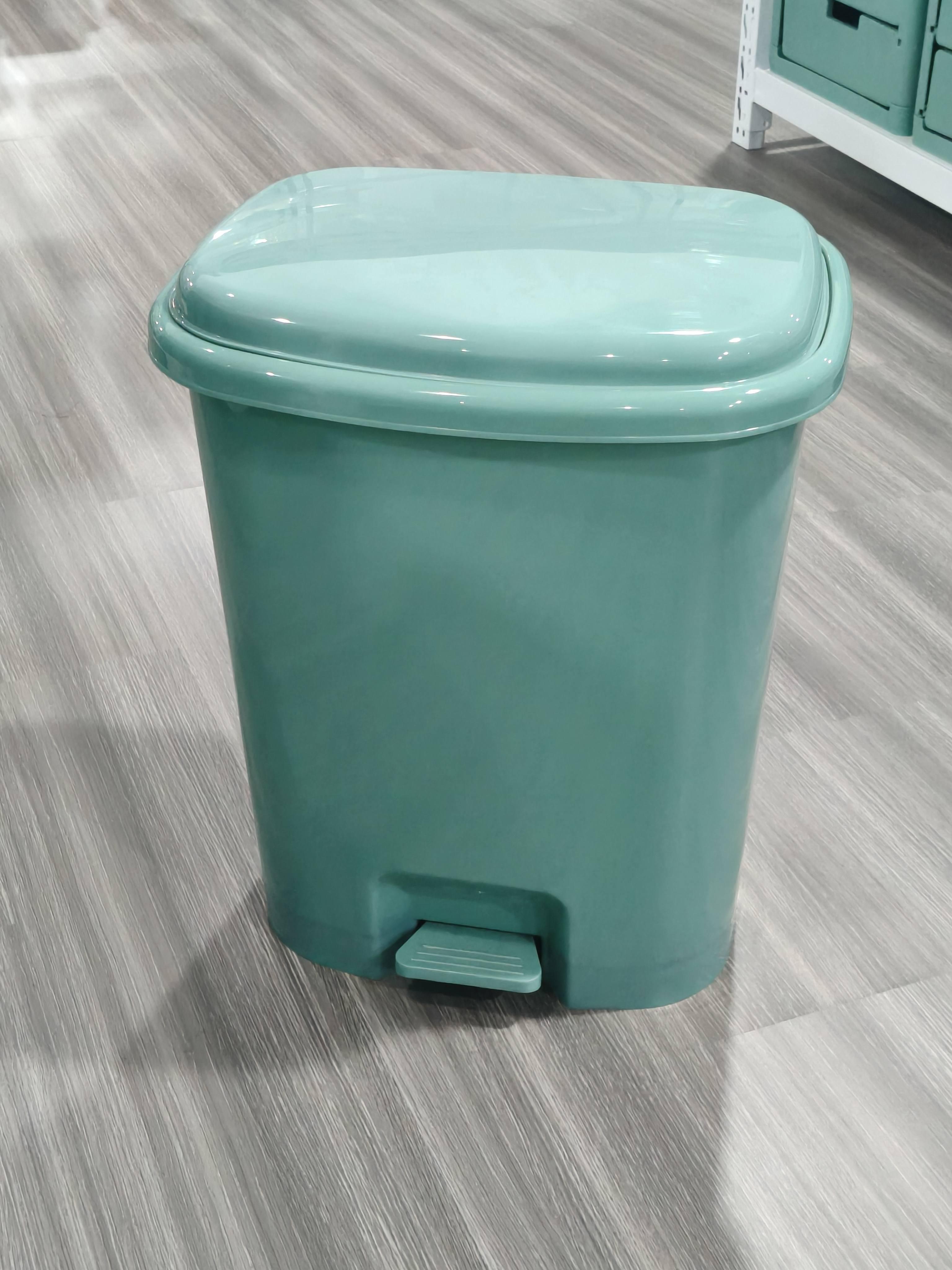 Plastic injection pedal bin mould